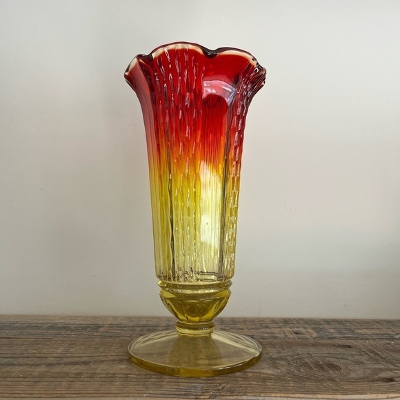 Indiana Glass Footed Vase Honeycomb 1968 Amberina Cadmium glass glows! - Picture 3 of 9